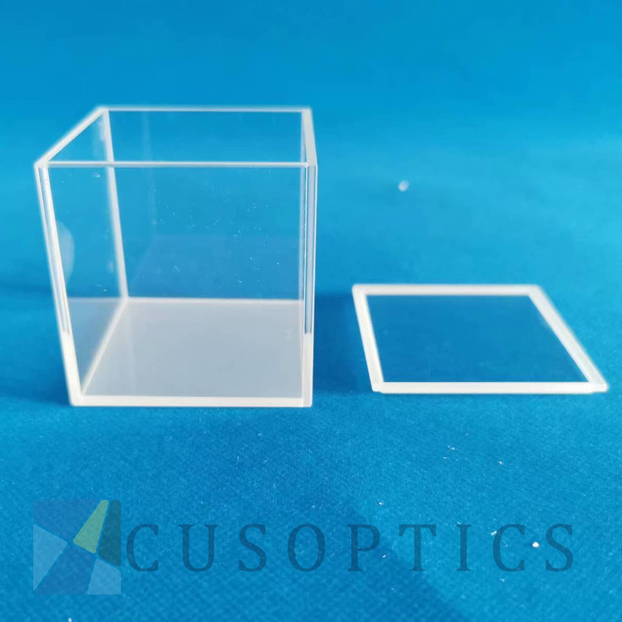 Quartz Glass Cuvette with Lid 4