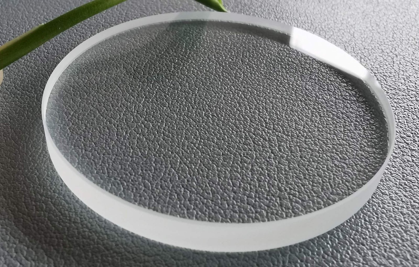 What are the applications of sapphire glass in astronomical telescopes?