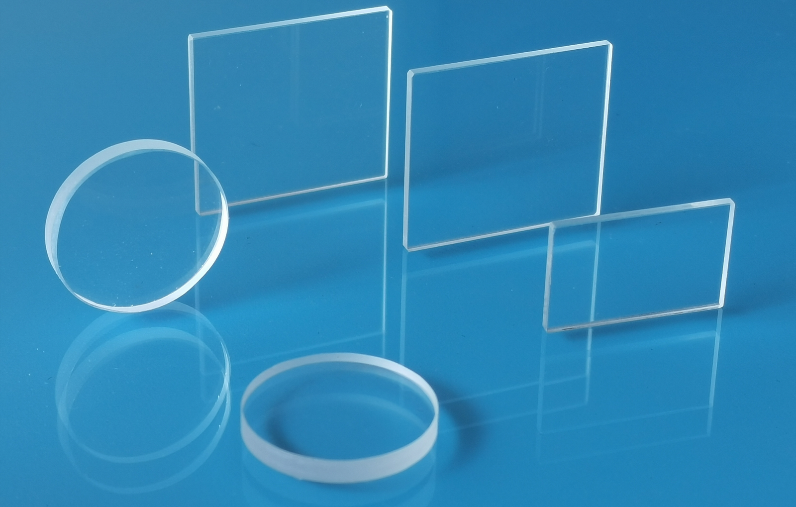 Is quartz glass or sapphire glass preferred for camera lens